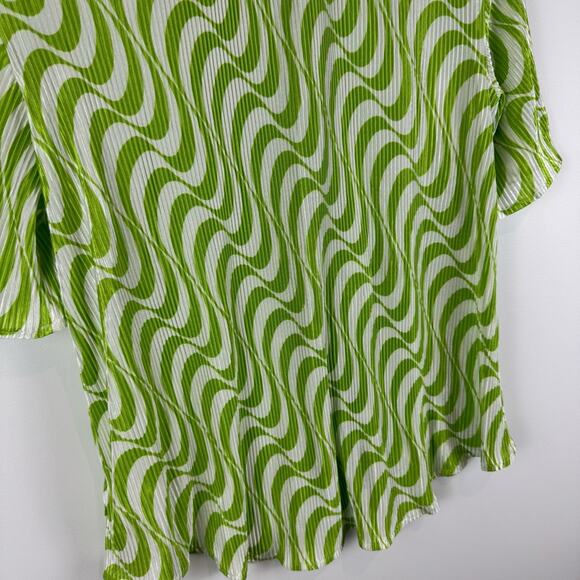 She + Sky Green and White Wave Retro Pattern Shirt - Picture 8 of 13